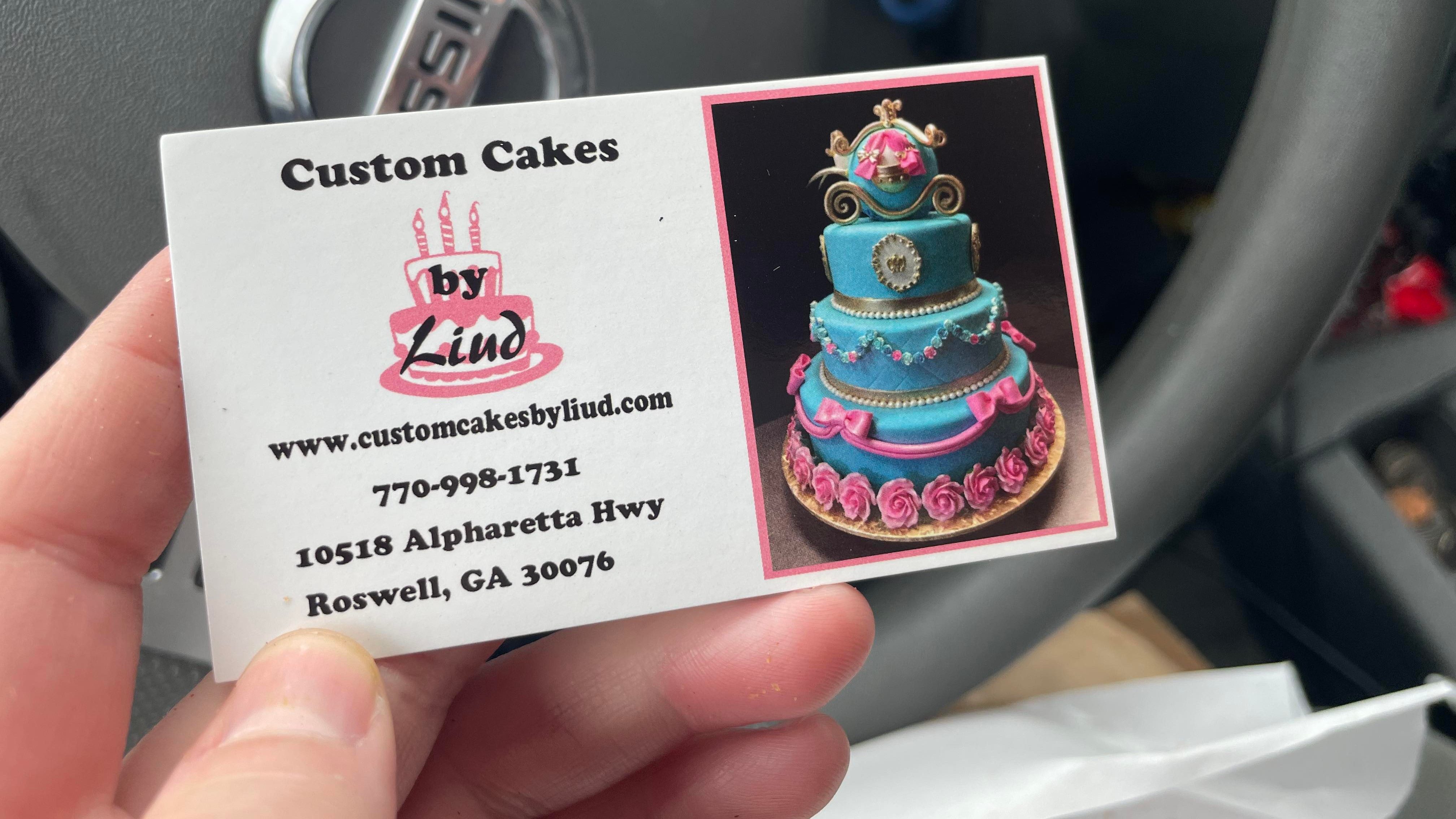 Custom Cakes by Liud